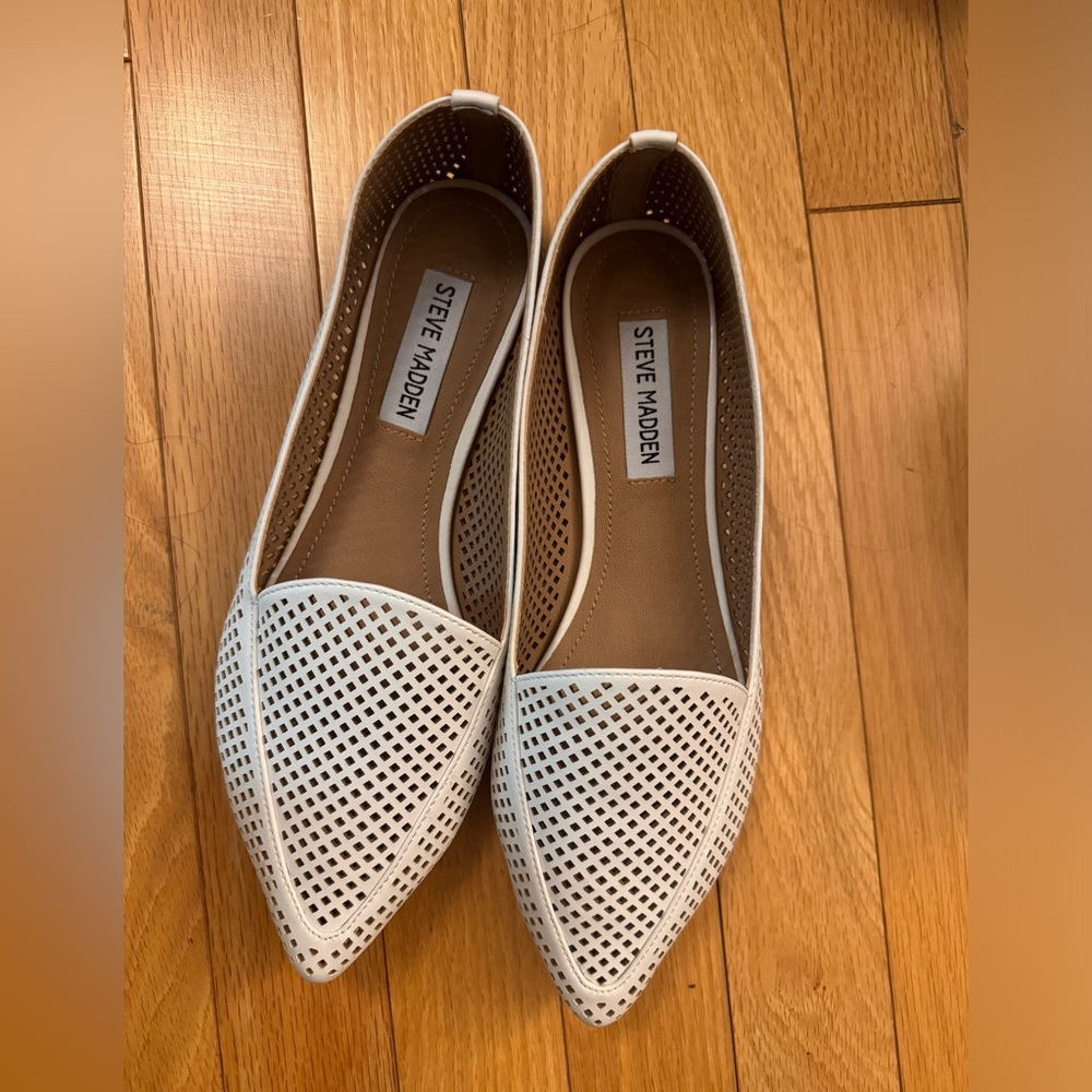 Steve Madden white flats size 8